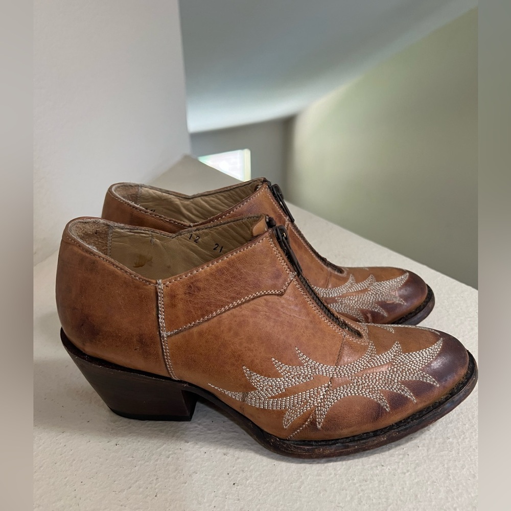 Women's Tan Leather Western Ankle Boots with Embroidered Accent